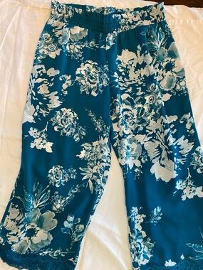 Women's Teal Floral Capri Pajama Pants